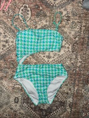 Green & White Houndstooth Cutout One-Shoulder Bikini